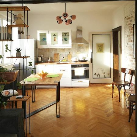 Sunny Downtown Apartment For 4 Sofia Eksteriør billede