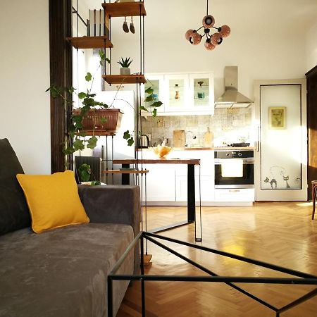 Sunny Downtown Apartment For 4 Sofia Eksteriør billede